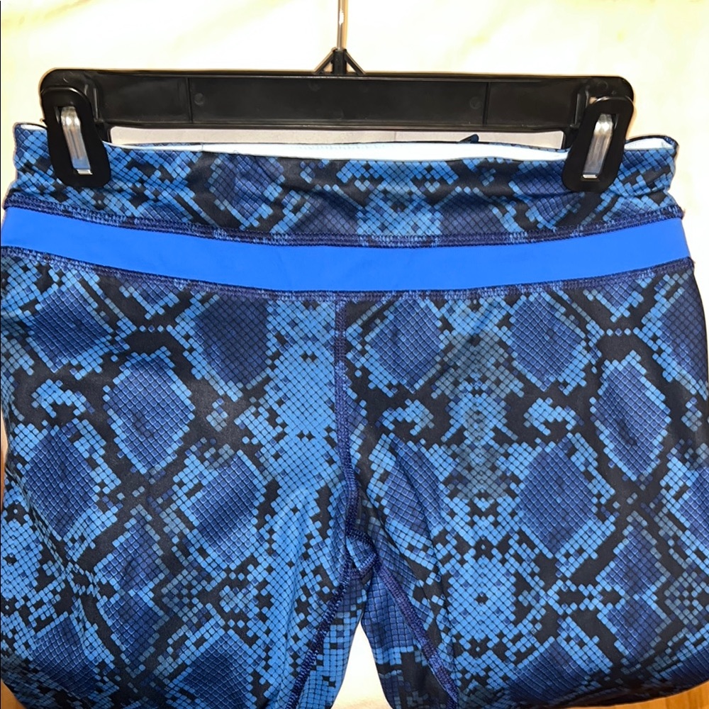 Blue Patterned Lulu Capri size 6